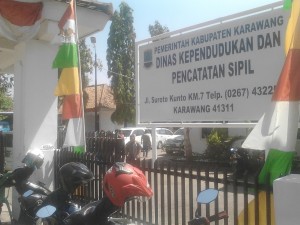 BUAT KTP KOK SAMPAI 1 BULAN DI DISDIK CAPIL KARAWANG