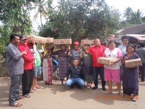 PDI  PERJUANGAN SUMBAR ‘BAGIKAN BANTUAN PADA KORBAN BANJIR BANDANG SOLOK SELATAN’