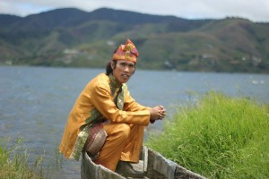 INDRA AKRIANSYAH : BERDEDIKASI MAJUKAN MUSIK MELAYU SAMBAS, KALIMANTAN BARAT