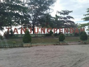 PANTAI TANJUNG PENDAM SEBAGAI IKON di BELITUNG