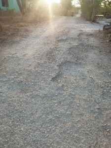 AKSES JALAN MENUJU PEKUBURAN PENFUI RUSAK PARAH