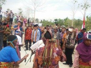 HAEDAR NASHIR DISAMBUT PASUKAN BERKUDA