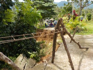 AKSES JALAN PERUMAHAN CIPUAS AMBRUK