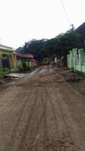 SENJATA MAKAN TUAN, BOS GALIAN TERJATUH DI JALAN DESA TANAH BAYA AKIBAT JALAN LICIN