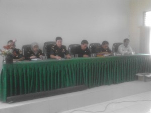 SETELAH DIKEPUNG, AKHIRNYA KAJARI KARAWANG MENGELUARKAN SURAT PENANGGUHAN PENAHANAN