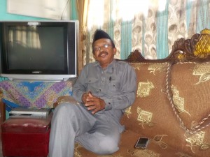 KEPALA SEKOLAH MTsN PAKAN SALASA TERKESAN CONGKAK SERTA AROGAN