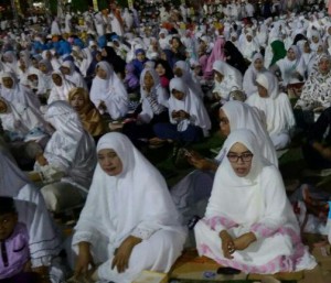 PULUHAN RIBU JAMAAH MENGHADIRI DEKLARASI CALON PASANGAN “BARAKKA”