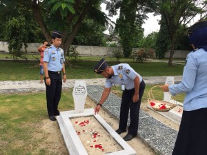 TABUR BUNGAN DALAM RANGKA HARI BAKTI IMIGRASI KE-68 KAKANIM KALIANDA BERPESAN  “JADILAH PAHLAWAN SE JATI”