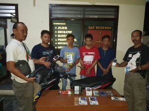 TIGA PELAKU PEMBOBOL CAUNTER DAN SERVICE HP DI TANGKAP