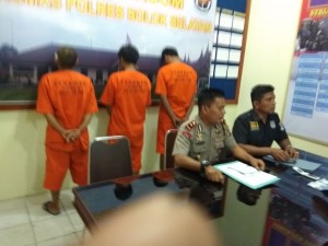 POLRES SOLOK SELATAN AMANKAN 3 ORANG PENGEDAR GANJA TERBESAR