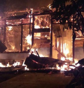 Rumah Semipermanen Kebakaran Di Belik