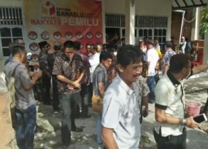 Calon Wakil Bupati Wajo Tagline “Pammase “  Blunder