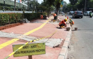 Pemprov DKI Biayai Penataan Trotoar Jalan Sudirman-Thamrin Melalui Dana KLB