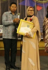 Bangun Sekolah dengan Modal Dengkul