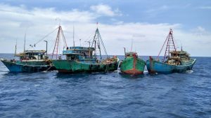 KAPAL PENGAWAS PERIKANAN KKP KEMBALI TANGKAP KAPAL ILEGAL ASAL VIETNAM
