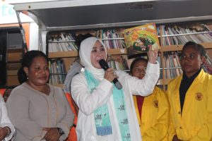 Ketua Umum Bhayangkari Bersama Binmas Noken Polri Kunjungi Korban Banjir Bandang