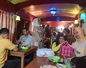 WALIKOTA SAWAHLUNTO DERI ASTA. SH ASPRESIASI GERBONG KERETA API DIJADIKAN KERETA RESTO