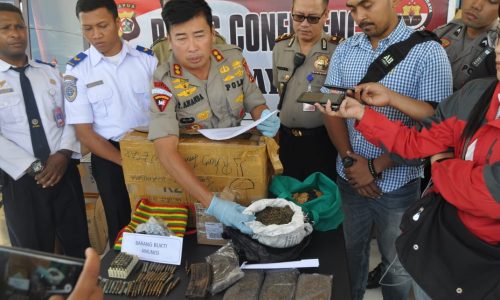 Kapolres Jayawijaya Gelar Konferensi Pers Terkait Penemuan Ganja dan Amunisi di Bandara Wamena