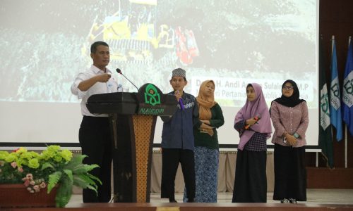 Di UIN Makassar, Mentan Amran Perkenalkan Mekanisasi Pertanian