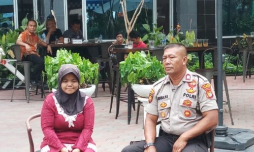Aiptu Wayan P.S. ” Sudah tugas saya sebagai polisi harus perduli dan membantu masyarakat”. Viral Polisi penolong ibu gendong jenazah