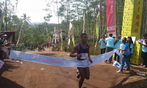 Peserta Dari Medan Menang  Lomba Lari Keliling Gunung Jimat Pemalang