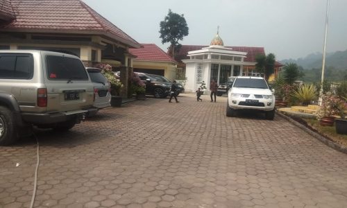 Rumah Dinas Ketua DPRD kabupaten Solok Yang Bernuasa Hutan