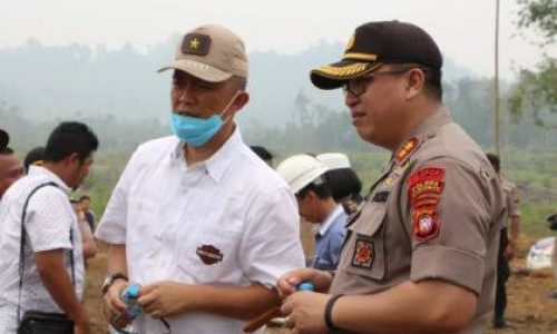 Waka Polda bersama Kapolres Singkawang meninjau Pembangunan SPN di Kelurahan Sagatani Kota Singkawang