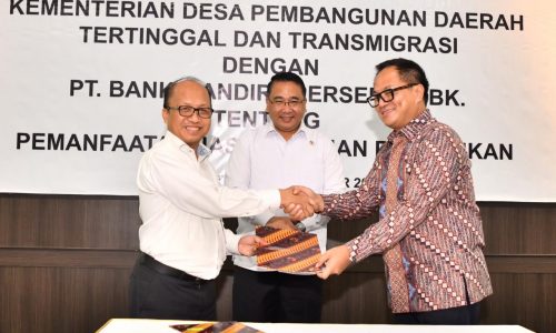 Menteri Mendes Eko Putro Sandjojo Menyaksikan Penandatanganan MoU Dengan Bank Mandiri