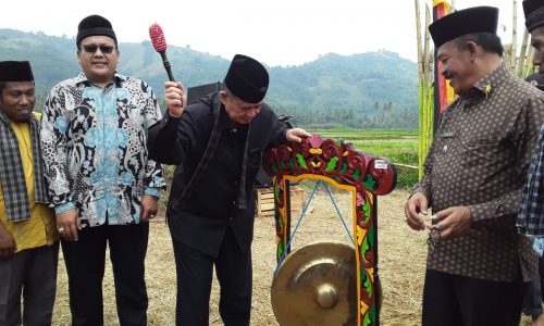Zuldafri Dharma, S.H Buka Galundi Singkarak Festival di Nagari Batu Taba
