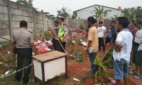 Jasad Bayi Dalam Plastik, Hampir Dimakan Kucing, Gegerkan Warga pondok Aren