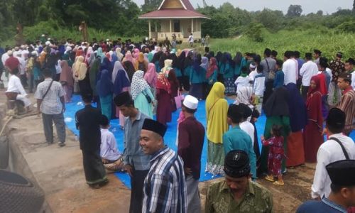 Wakil Bupati Pelalawan Berziarah Ke Makam Raja Pelalawan Dalam Rangka Memperingati Hari Santri Nasional Tahun 2019