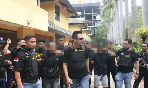Kanit 2 Satresnarkoba Polres Metro Jakarta barat Akp Maulana mukarom tangkap 4 pengedar di Kampung ambon.