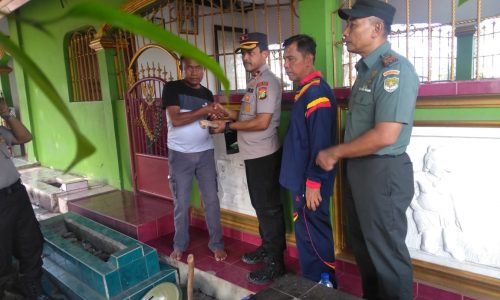 Apel menjelang Hari Pahlawan Kapolsek Cengkareng Inisiasi Tiga Pilar Di Makam Kramat Rawa Kedaung
