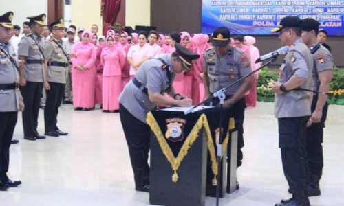 Kapolda Sulsel Lantik 13 Kapolres di SPN Batua Makassar,Ini Arahannya
