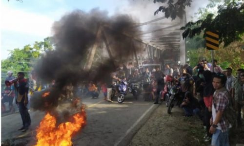 Aliansi mahasiswa Wija To Luwu demo, jalan trans Sulawesi lumpuh total