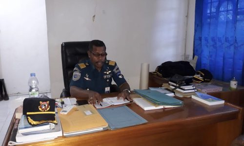 JIMMY SAMORI. SH, MH. Akan memperketat Aturan dan Pengawasan bagi penumpang kapal menjelang Desember 2019 Di Pelabuhan Nabire – Papua