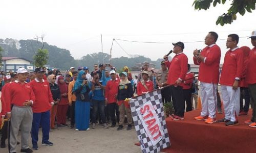 Wali Kota dan Wakil Wali Kota Depok Lepas Gerak Jalan Santai di Hut Korpri