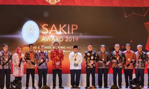 Wali Kota Bekasi, Terima Penghargaan Evaluasi SAKIP di Batam Dari Kementrian Pendayagunaan Aparatur Negara dan Reformasi Birokasi (PANRB)