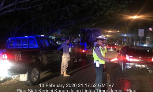 Penertiban Kendaraan Truck  yang Parkir Liar di depan Pos PT. RAPP.