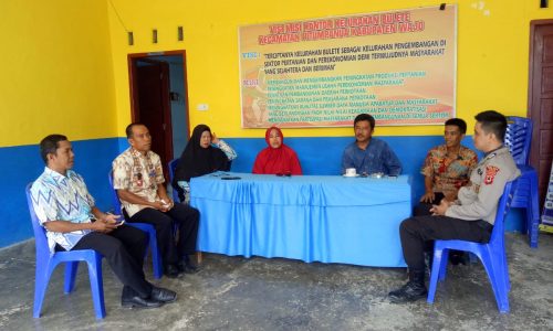 Sambangi Kantor Kelurahan, Bhabinkamtibmas Sampaikan pesan Kamtibmas.