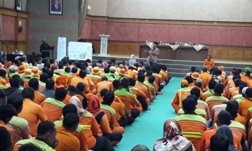 Walikota Bekasi Beri Pembinaan Aparatur Dinas lingkungan hidup.