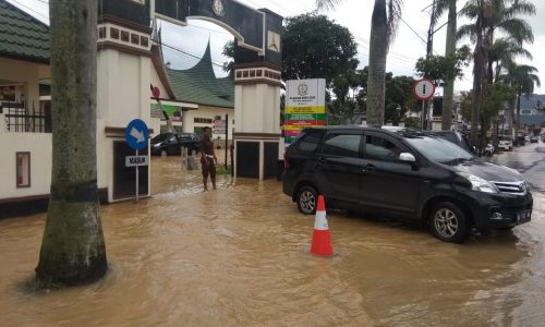 Kota Solok  Dikepung Banjir.