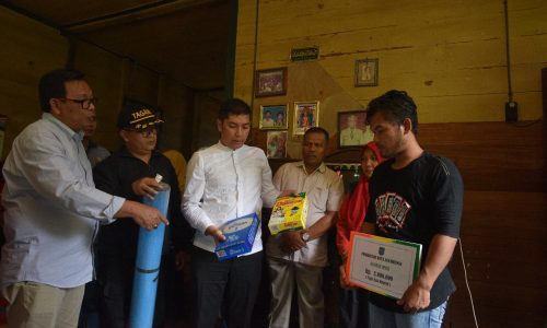 Reda, Ibu Yang Mengalami Kelumpuhan Pasca Melahirkan Dijenguk dan Dibantu Walikota Deri Asta