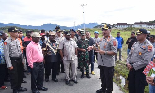 Kapolda Papua Datangi TKP Kejadian Kecelakaan LaLin yang Berujung Penganiyayaan yang Mengakibatkan Korban Meninggal Dunia