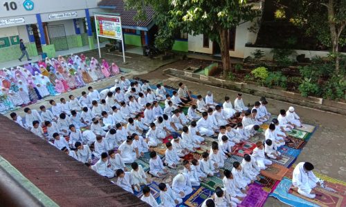 SDN Sukamaju 10 Gelar Sholat Istighosah