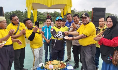 Ketua DPRD Kabupaten Pelalawan Lepas Gerak Jalan Santai Dalam Rangka Hari Ulang Tahun Ke-7 Kelurahan Sekijang