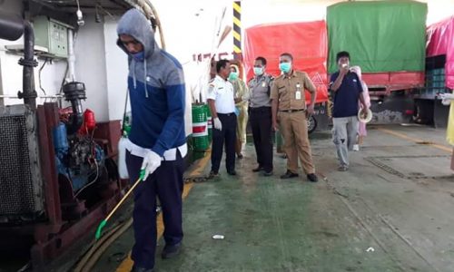 Pelabuhan Penyeberangan dari Tobaku Kolaka Sultra ke Bangsalae Siwa Wajo Sulsel di Tutup,Terkait Waspada Penyebaran Virus Covid 19.