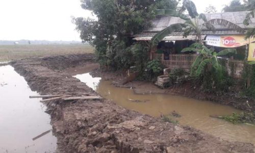 Warga Dan Petani Sambut Baik Kegiatan Normalisasi Tersier di Desa Cipondoh Kecamatan Tirtamulya Kabupaten Karawang.