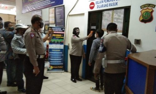 Satpas Sim 1221 Pasgar Kota Depok Bagi Bagi Masker Untuk Mengantisipasi Penyebaran Covid – 19