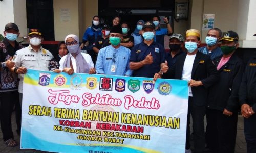 KARANG TARUNA KELURAHAN TUGU SELATAN KOJA JAKARTA UTARA BERI BANTUAN KORBAN KEBAKARAN DI TAMAN SARI JAKARTA BARAT*